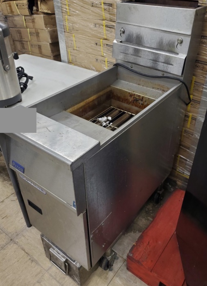 Used Pitco Gas Fryer 50 Pound With Filtration SFSSH55R